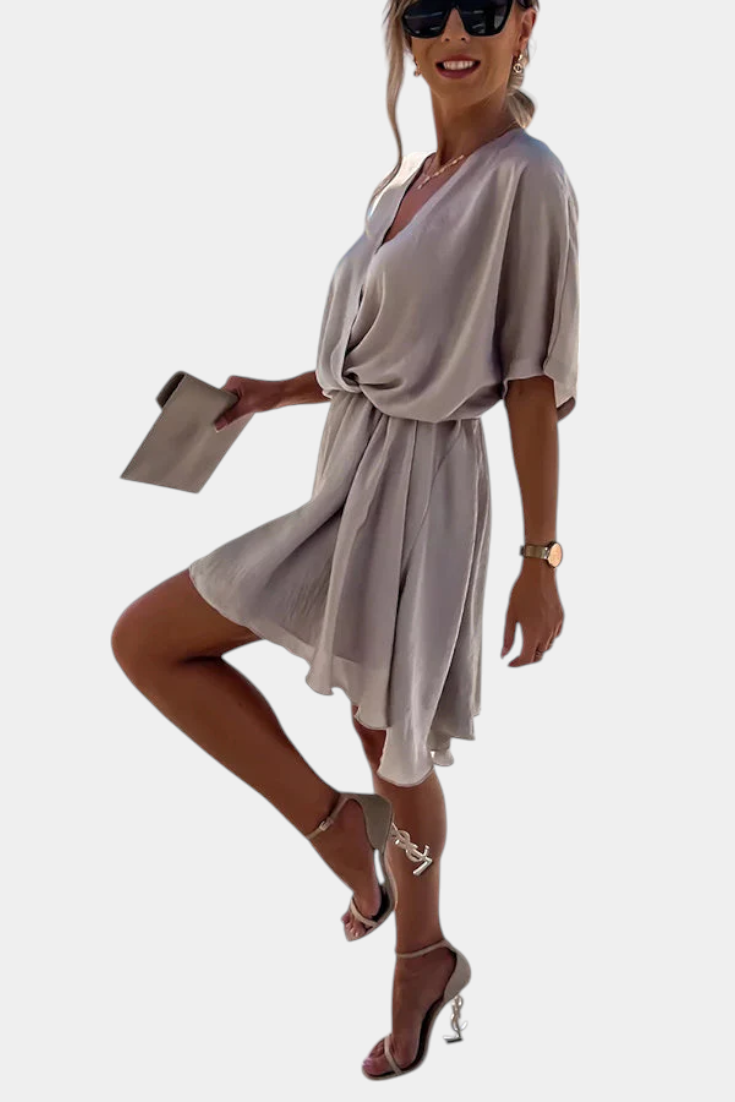 Alexandra Robe Classique à Silhouette Intemporelle et Coupe Flatteuse