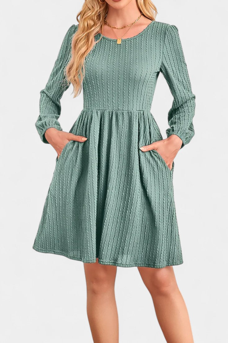Dorothée Robe Évasée Texturée à Col Rond et Manches Longues