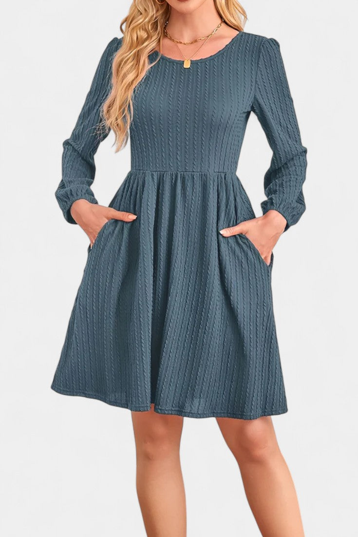 Dorothée Robe Évasée Texturée à Col Rond et Manches Longues