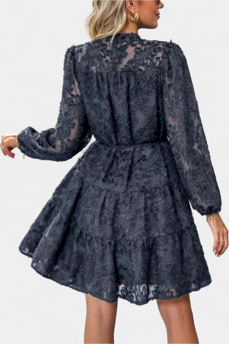Soreia Robe à Manches Longues Texturées et Boutonnage Moderne