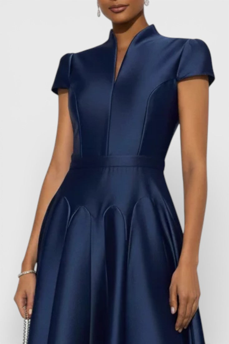 Paige Robe Longue Bleu Marine à Col Montant et Coupe Trapèze