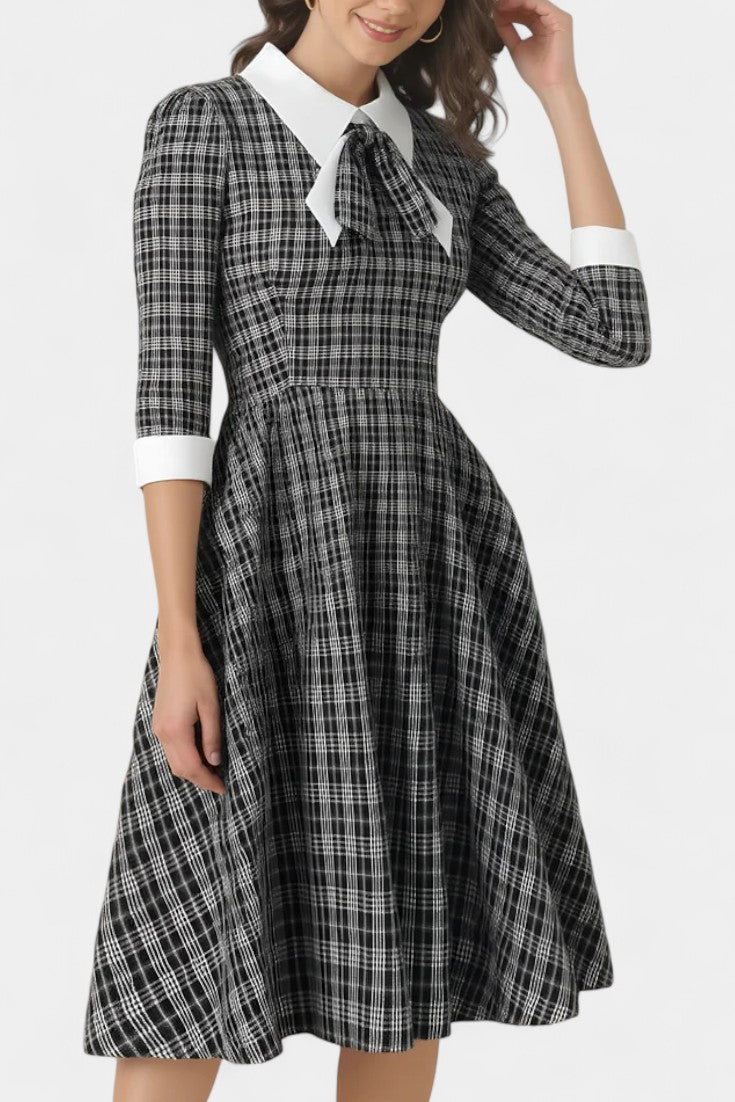 Natacha Robe Midi Évasée à Carreaux avec Col et Nœud