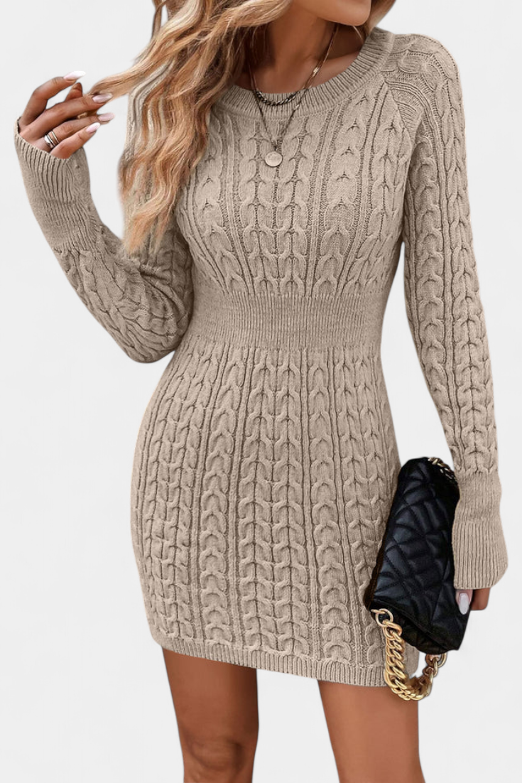 Valérie Robe Pull Ajustée à Maille Torsadée et Col Rond
