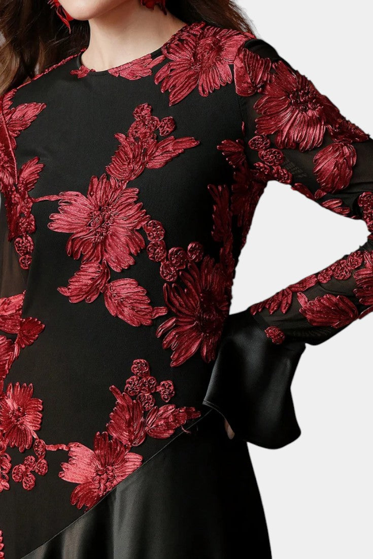 Sarah Robe Longue en Satin à Patchwork Floral et Manches Longues