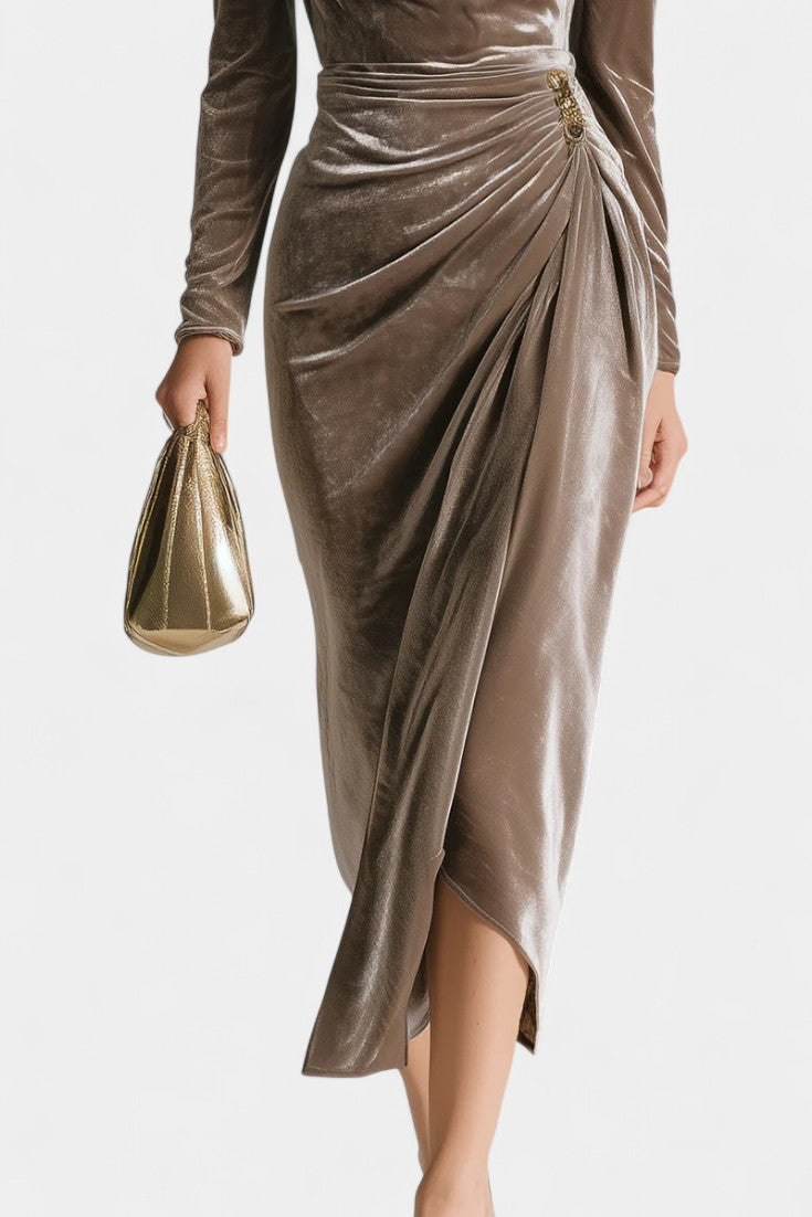 Chérane Robe Midi en Velours à Décolleté Froncé et Jupe Tulipe