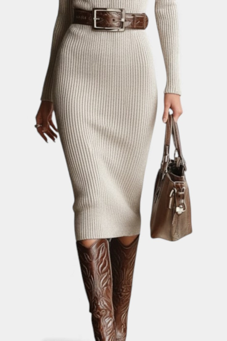 Susana Robe Midi Tricotée Ajustée à Col Demi-Roulé et Décolleté en V sans Ceinture