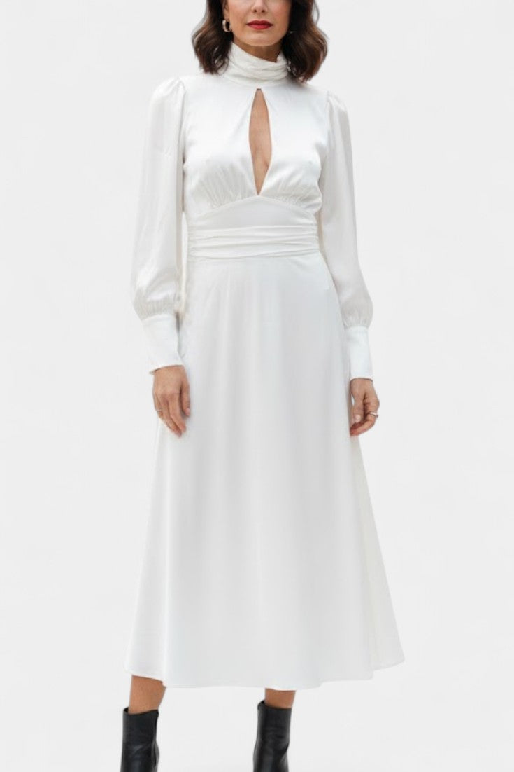Abundia Robe Longue Satinée à Col Montant et Découpe Délicate