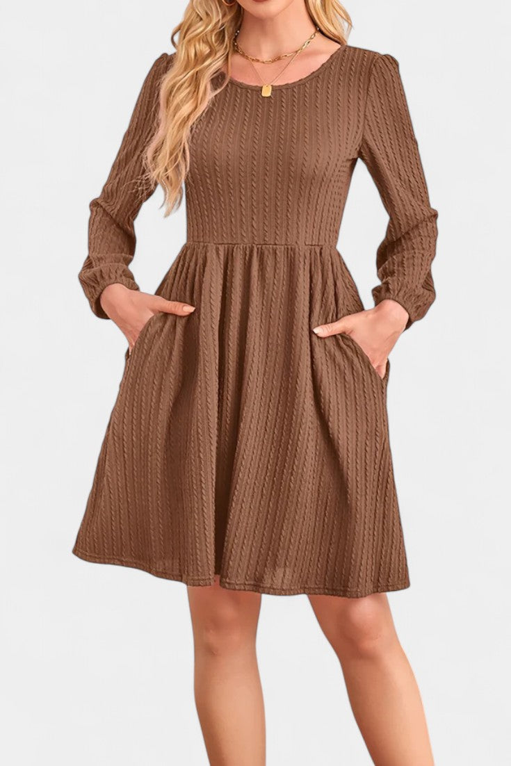 Dorothée Robe Évasée Texturée à Col Rond et Manches Longues