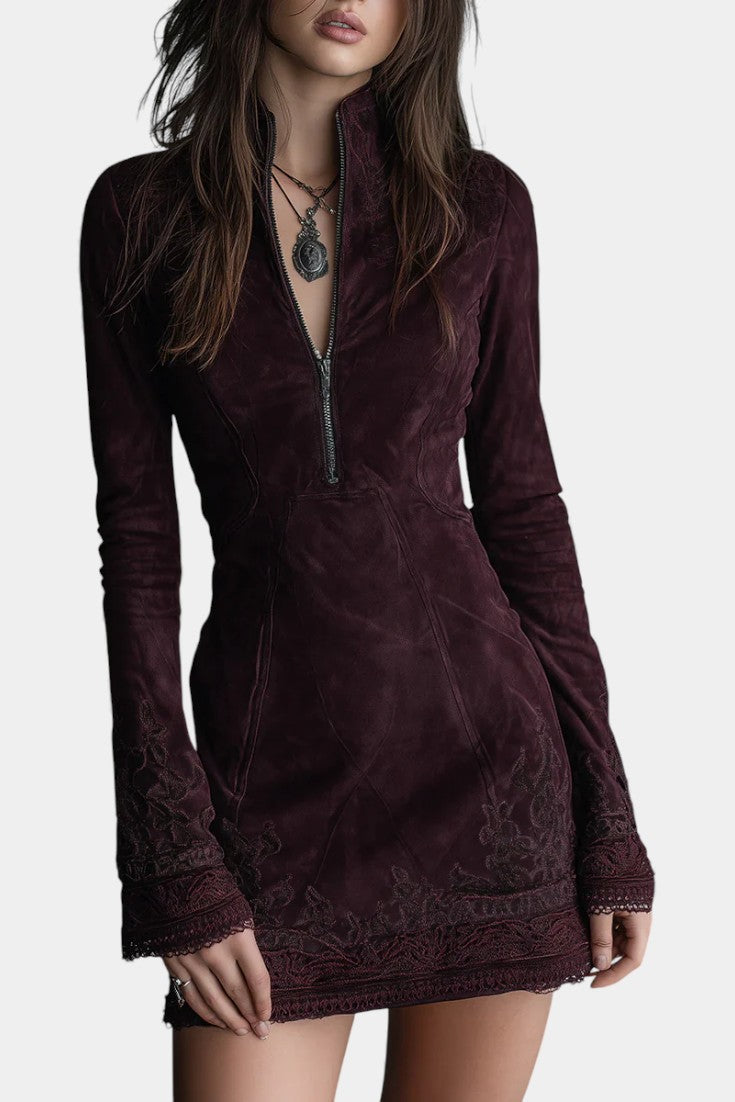Pétronille Robe Mini en Suédine Brodée et Dentelle Violet Foncé d’Esprit Vintage