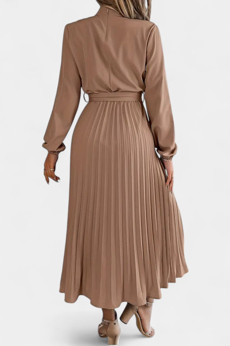 Theresa Robe à Col Montant et Taille Plissée Définie