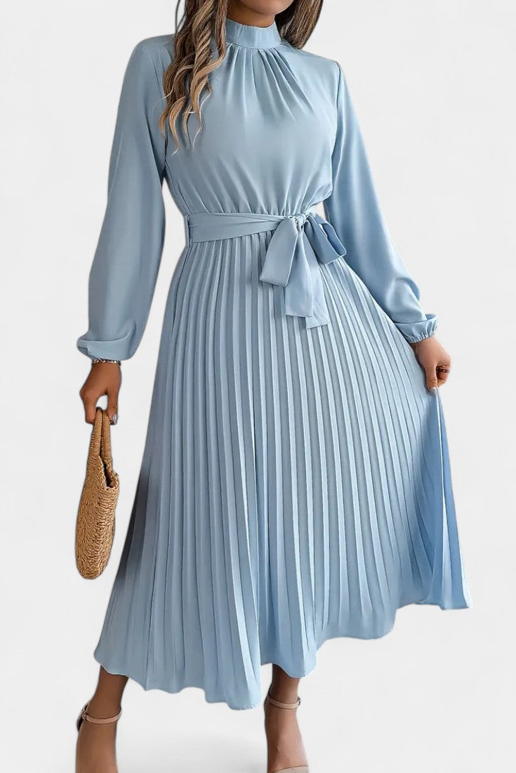 Theresa Robe à Col Montant et Taille Plissée Définie