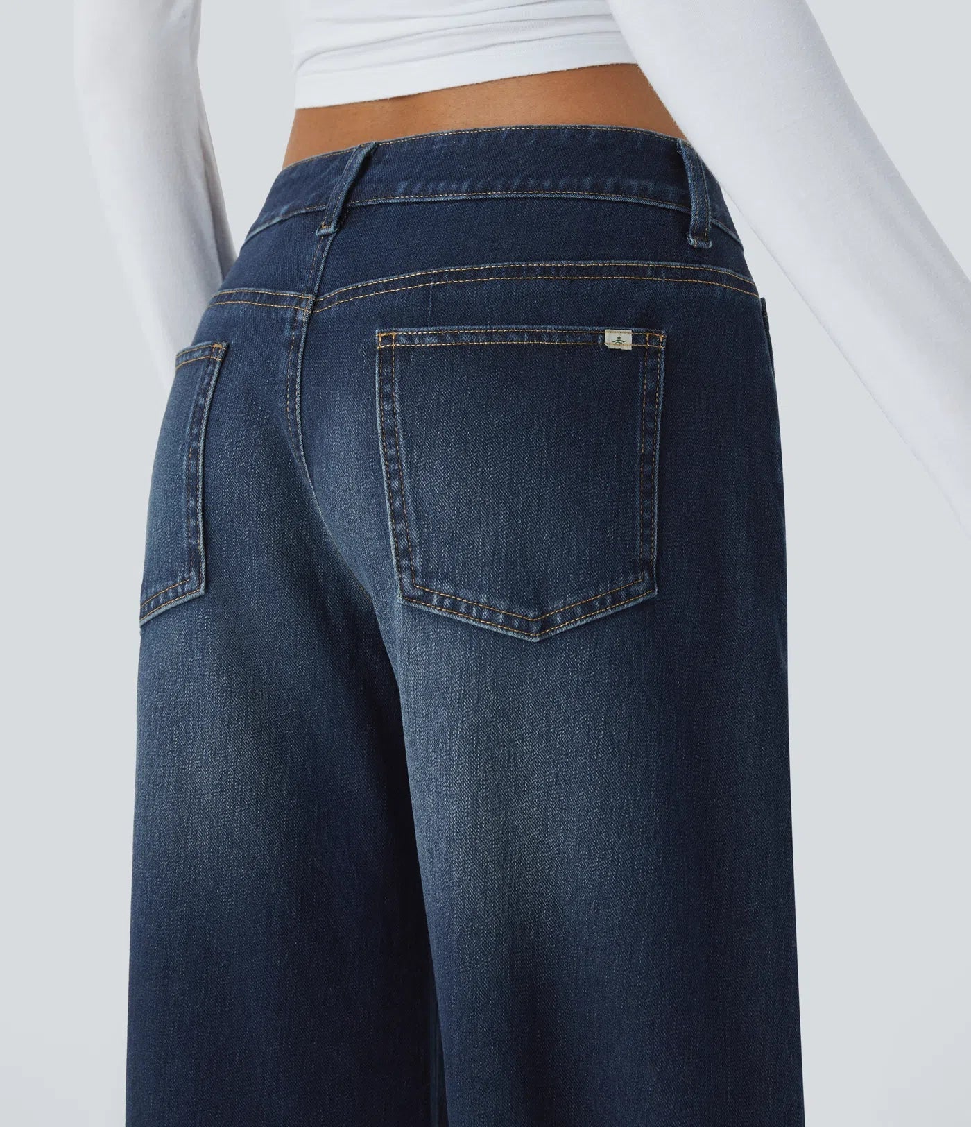Maison La Veine™ | Jean large asymétrique taille basse avec bouton