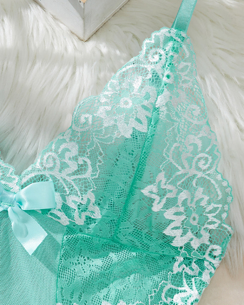 Maison La Veine™ | Robe de nuit en dentelle sensuelle avec décolleté en V profond & G-string