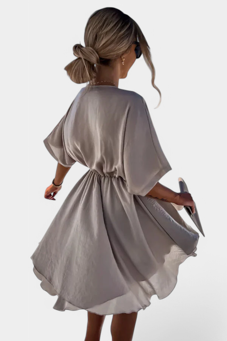 Alexandra Robe Classique à Silhouette Intemporelle et Coupe Flatteuse