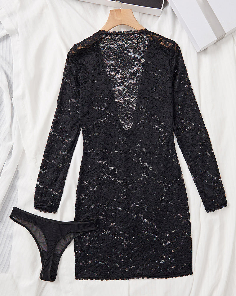 Maison La Veine™ | Robe de nuit avec décolleté en V profond et accent chaîne
