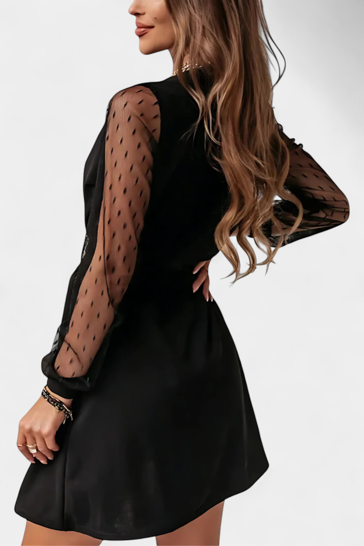 Calandra Robe Mini à Décolleté Structuré et Silhouette Cintrée
