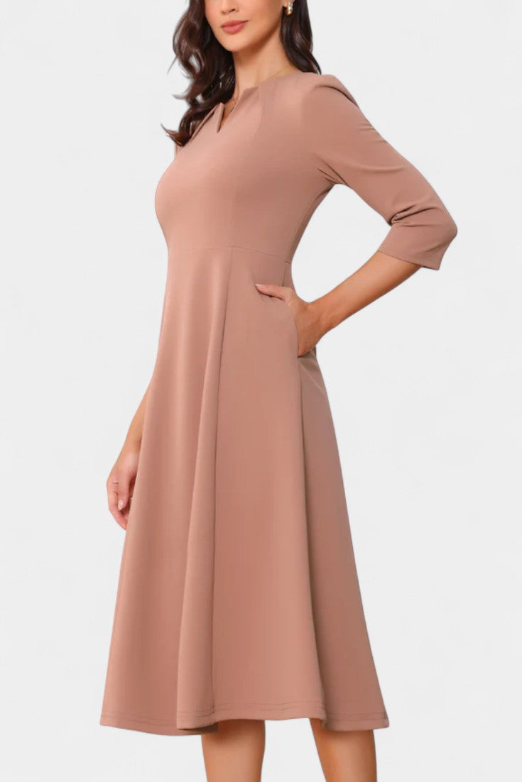 Nairi Robe Ligne A Unie à Encolure Échancrée et Manches Trois-Quarts