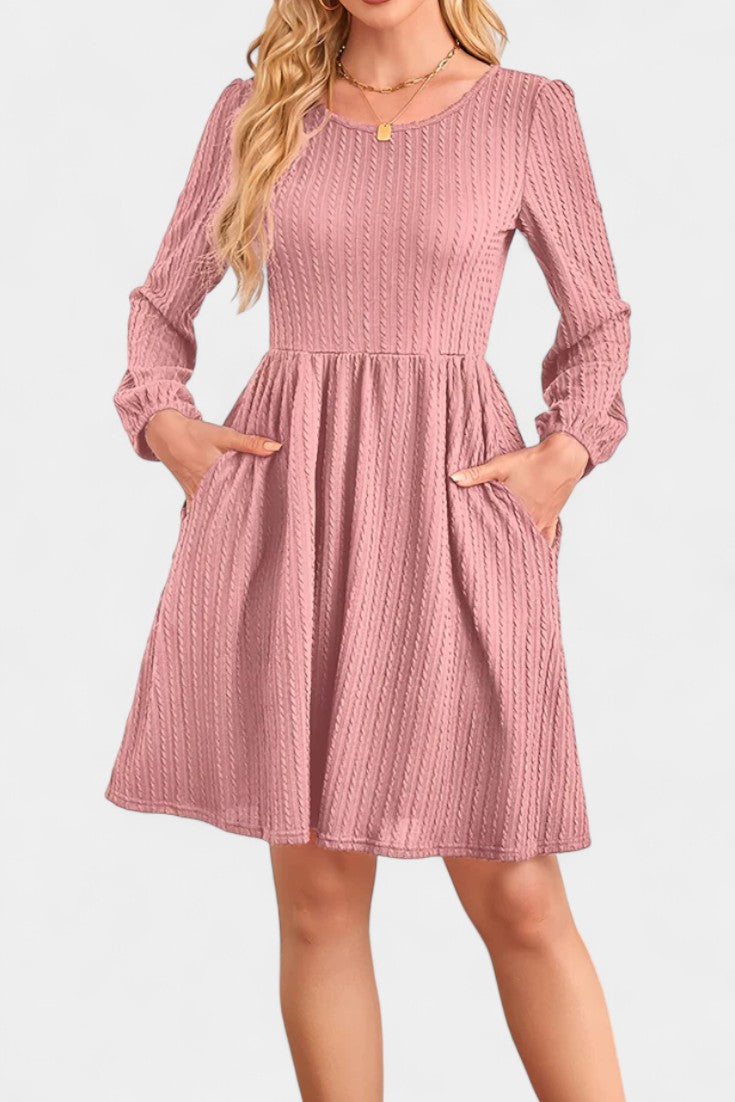 Dorothée Robe Évasée Texturée à Col Rond et Manches Longues