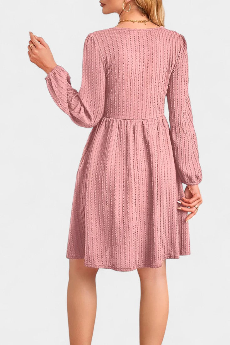 Dorothée Robe Évasée Texturée à Col Rond et Manches Longues