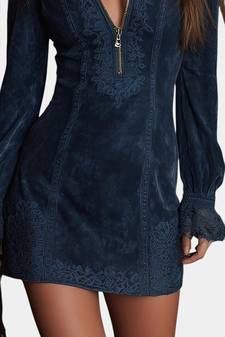 Vivencia Robe Mini Ajustée Bleue à Dentelle Raffinée