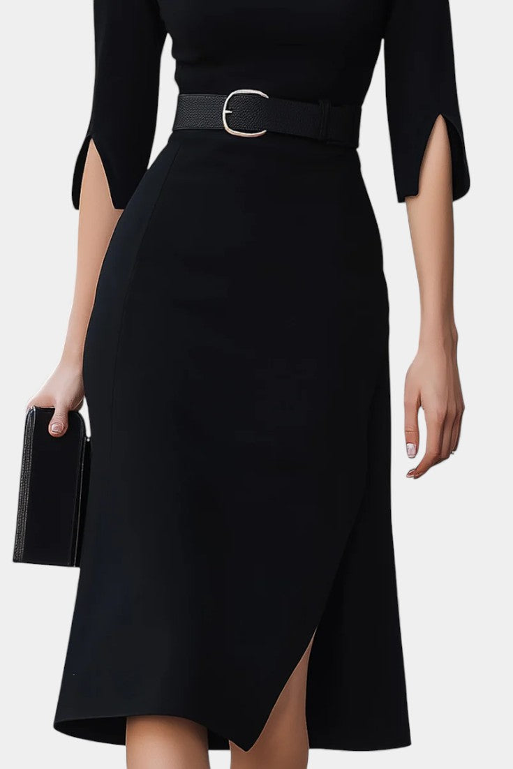 Diora Robe Midi Noire Élégante à Ceinture et Manches Fendues