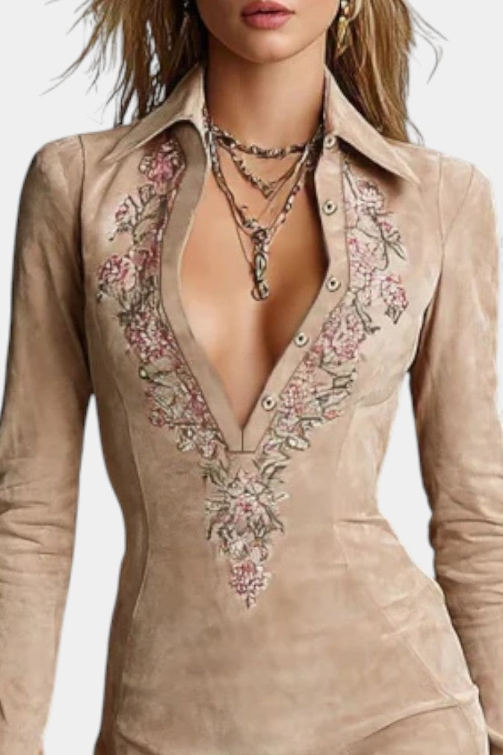 Rufina Robe en Suédine à Revers Brodés et Coupe Ajustée