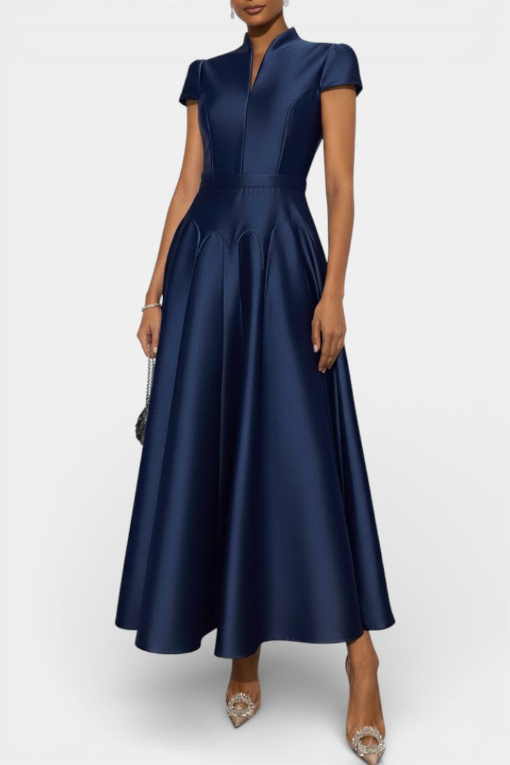 Paige Robe Longue Bleu Marine à Col Montant et Coupe Trapèze