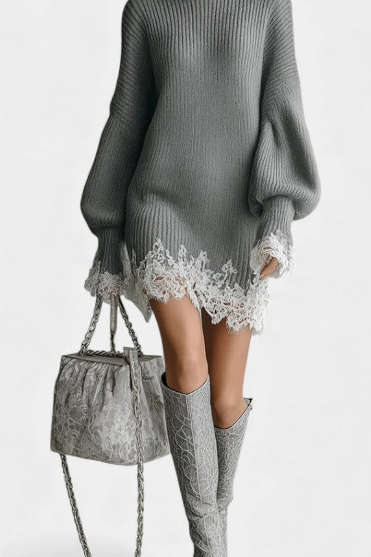 Savine Robe Mini en Tricot Gris à Col Roulé et Dentelle Blanche